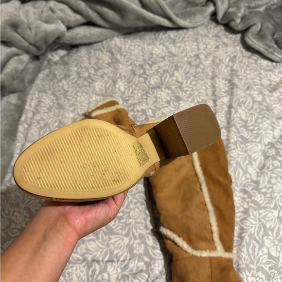Cozy Tan Suede Heeled Boots with Shearling Detail - Picture 2 of 5